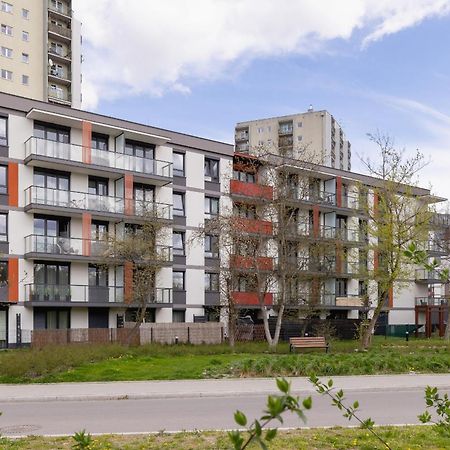 Elegant Apartment In Cracow With Balcony, Parking And Desk By Noclegi Renters Krakow Luaran gambar