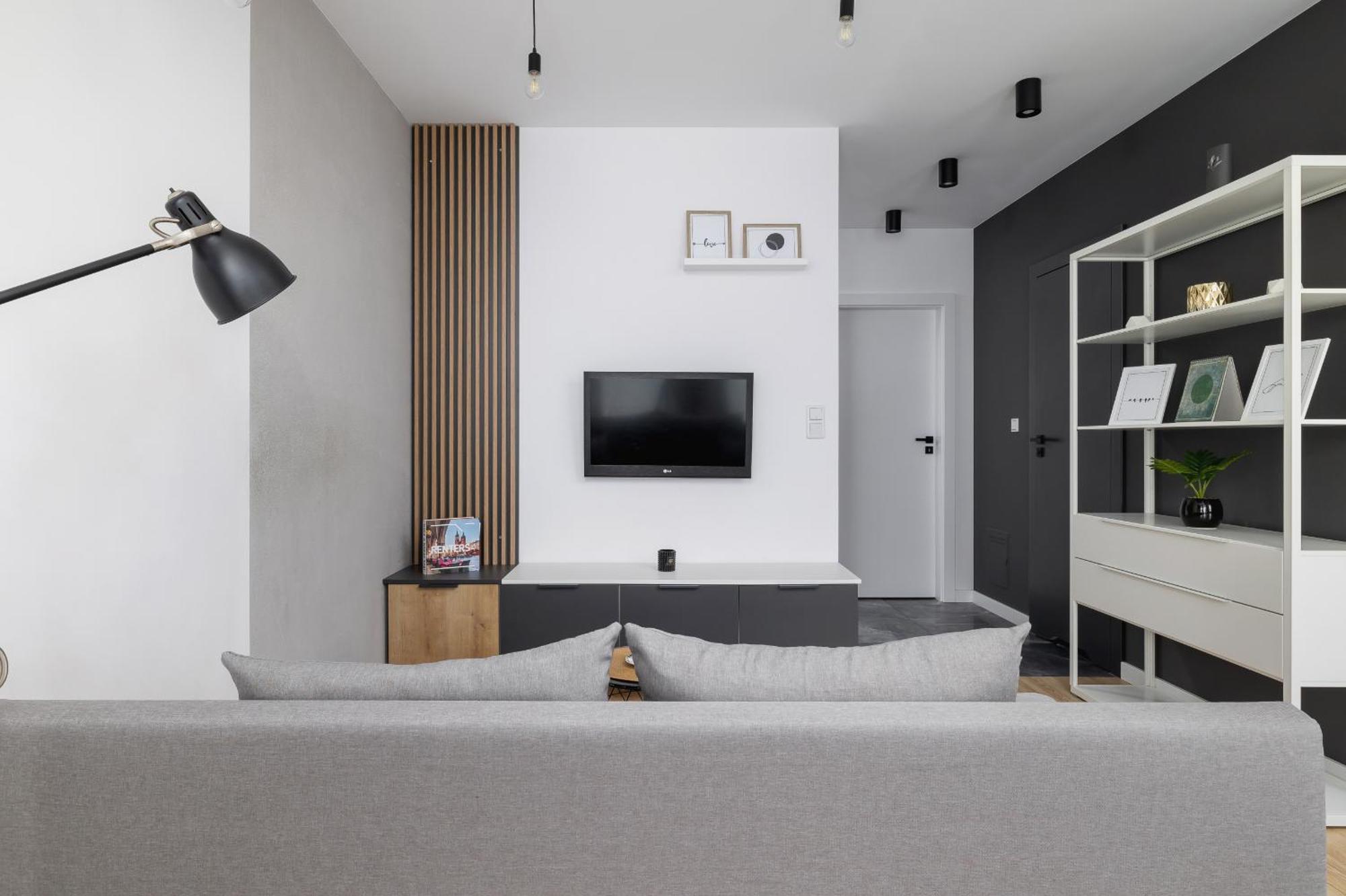 Elegant Apartment In Cracow With Balcony, Parking And Desk By Noclegi Renters Krakow Luaran gambar