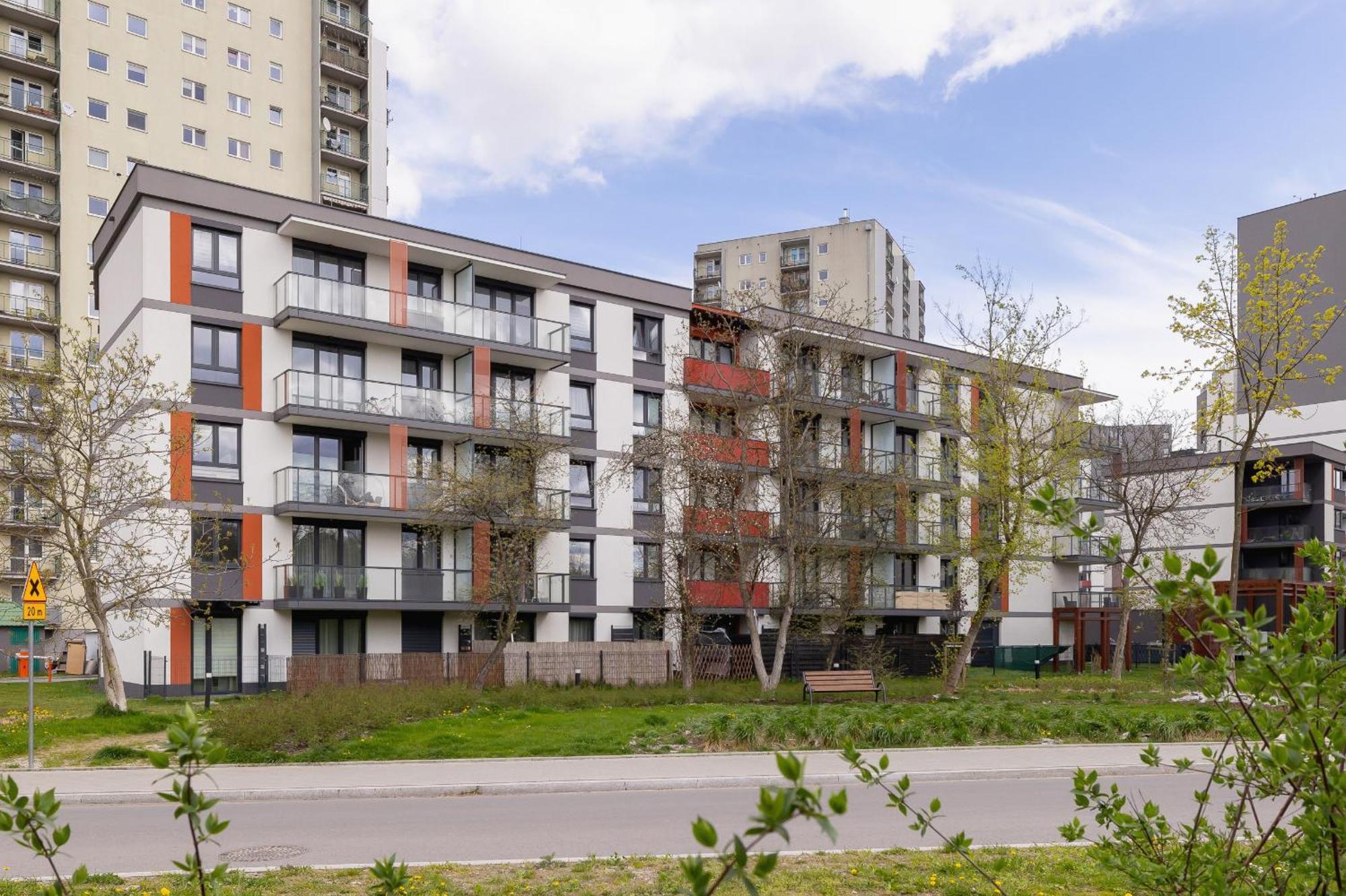 Elegant Apartment In Cracow With Balcony, Parking And Desk By Noclegi Renters Krakow Luaran gambar