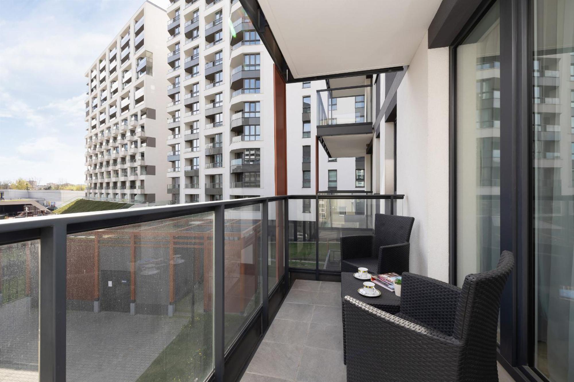 Elegant Apartment In Cracow With Balcony, Parking And Desk By Noclegi Renters Krakow Luaran gambar